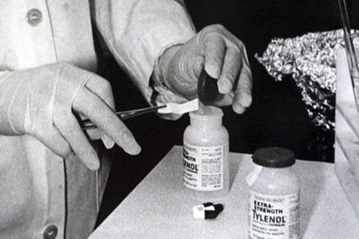 Pembunuhan Tylenol Chicago Adalah Alasan Adanya Segal di Produk